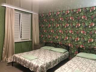 Гостевой дом Guest house Четыре Сезона Гагра Классический четырехместный номер-3