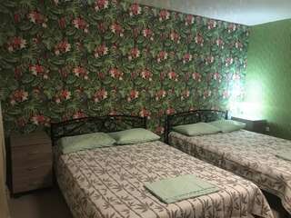 Гостевой дом Guest house Четыре Сезона Гагра Классический четырехместный номер-4