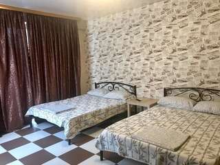 Гостевой дом Guest house Четыре Сезона Гагра Классический четырехместный номер-6
