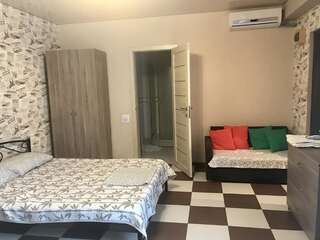 Гостевой дом Guest house Четыре Сезона Гагра Классический четырехместный номер-7