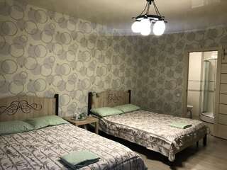 Гостевой дом Guest house Четыре Сезона Гагра Четырехместный номер «Премиум»-9